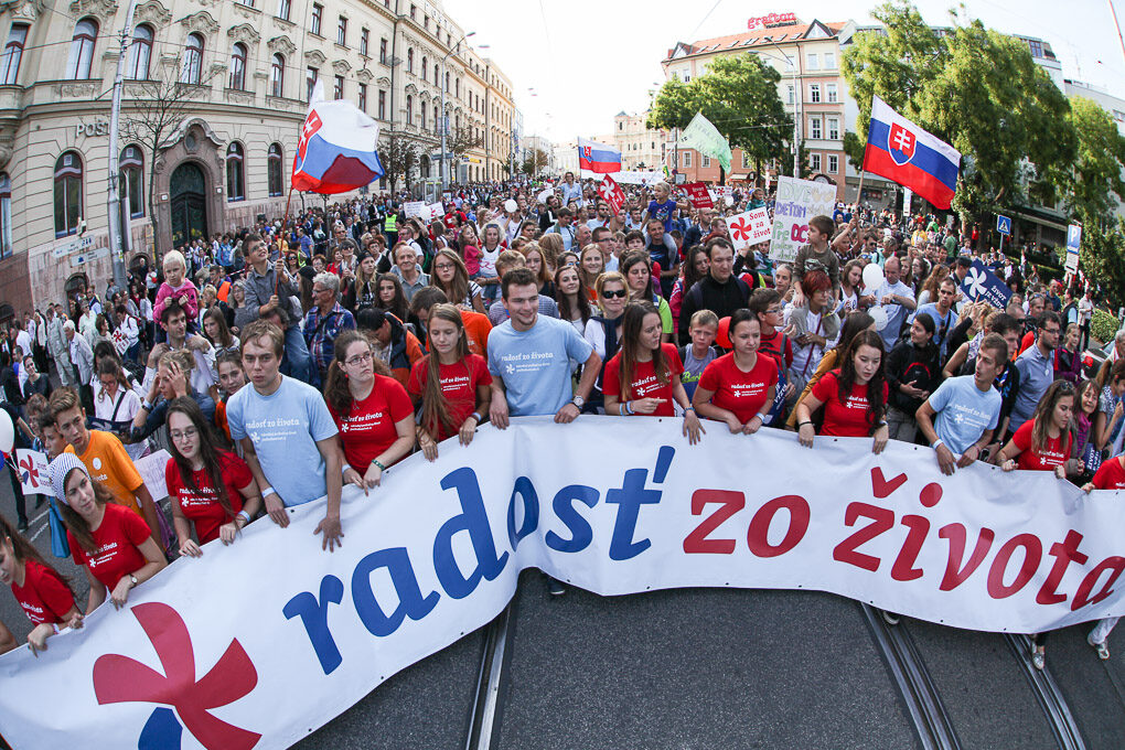 Reportaz z bratislavskeho pochodu za zivot 2015 v podani fotografa Antona Frica, www.fotoportal.sk